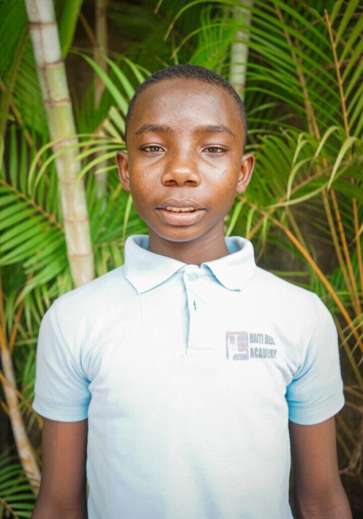 Mirandy loves his family. He is cousin to Fedeline and Fednelson. He is extremely kind, helping whenever he can. He loves to lead and is a wonderful example for the younger students. He excels in math and kreyol in school. 